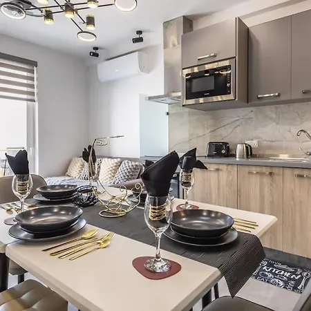 Kinky Depths Retreat By Solea * スリーマ